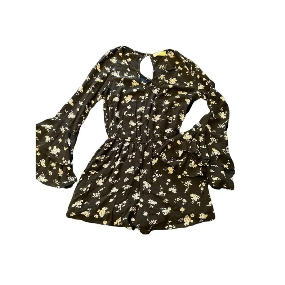 Hollister- Stylish Romper-size Small - Picture 2 of 5